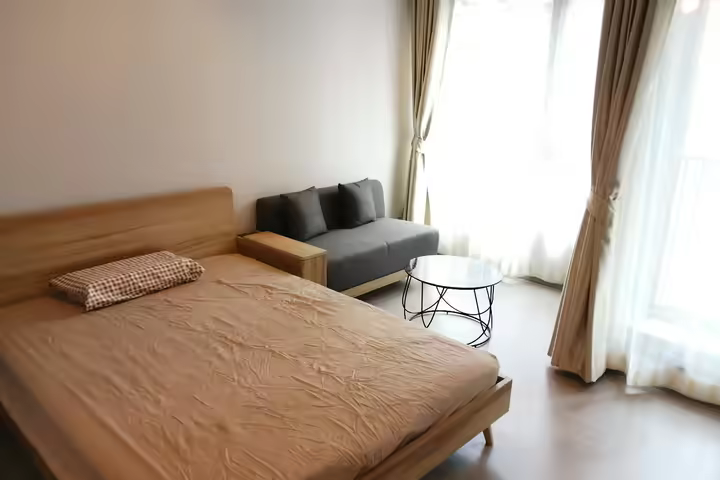Condo for rent Only 1 Step to MRT Phetchaburi