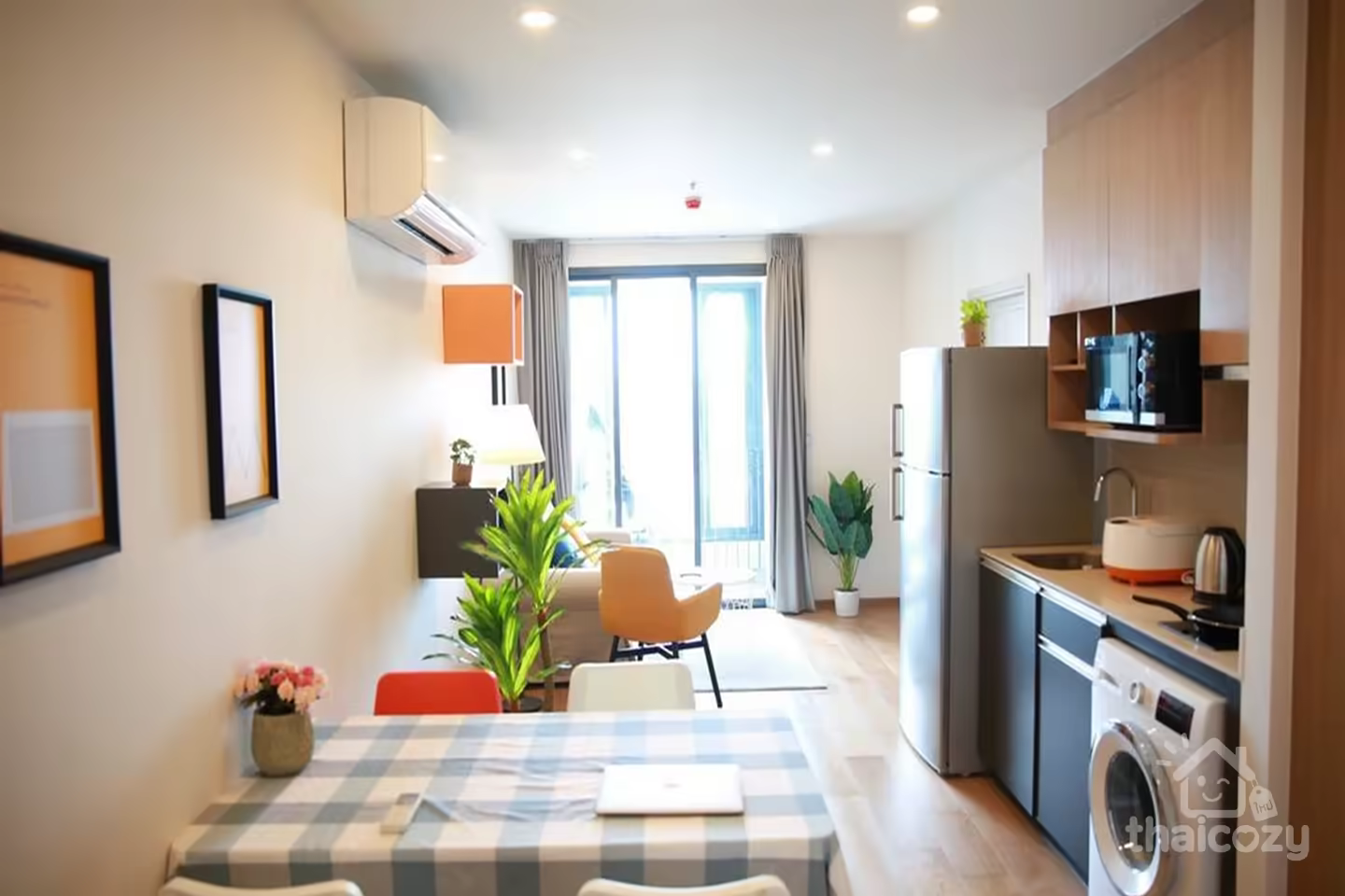 Condo for rent , 2 Br unit , only 800 metres away from BTS Chidlom station. photo 2