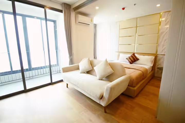 Condo Zone BTS Chidlom Station , near shopping Shopping malls and restaurants