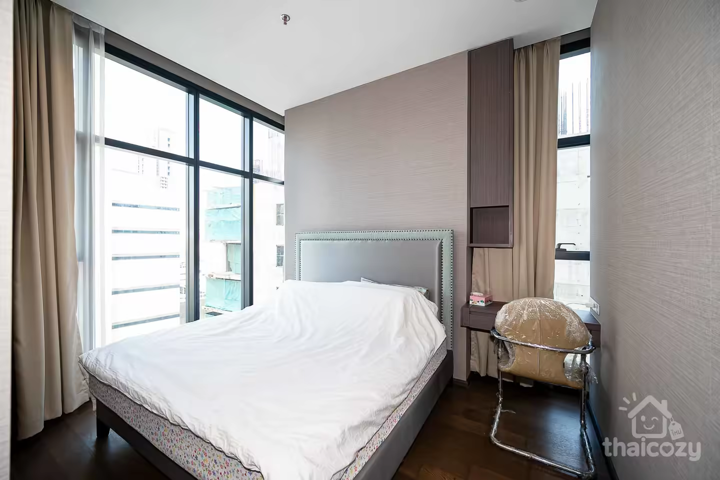1 step to BTS Surasak from condo photo 2
