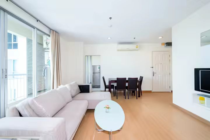 Condo 250 m to BTS Phra Khanong