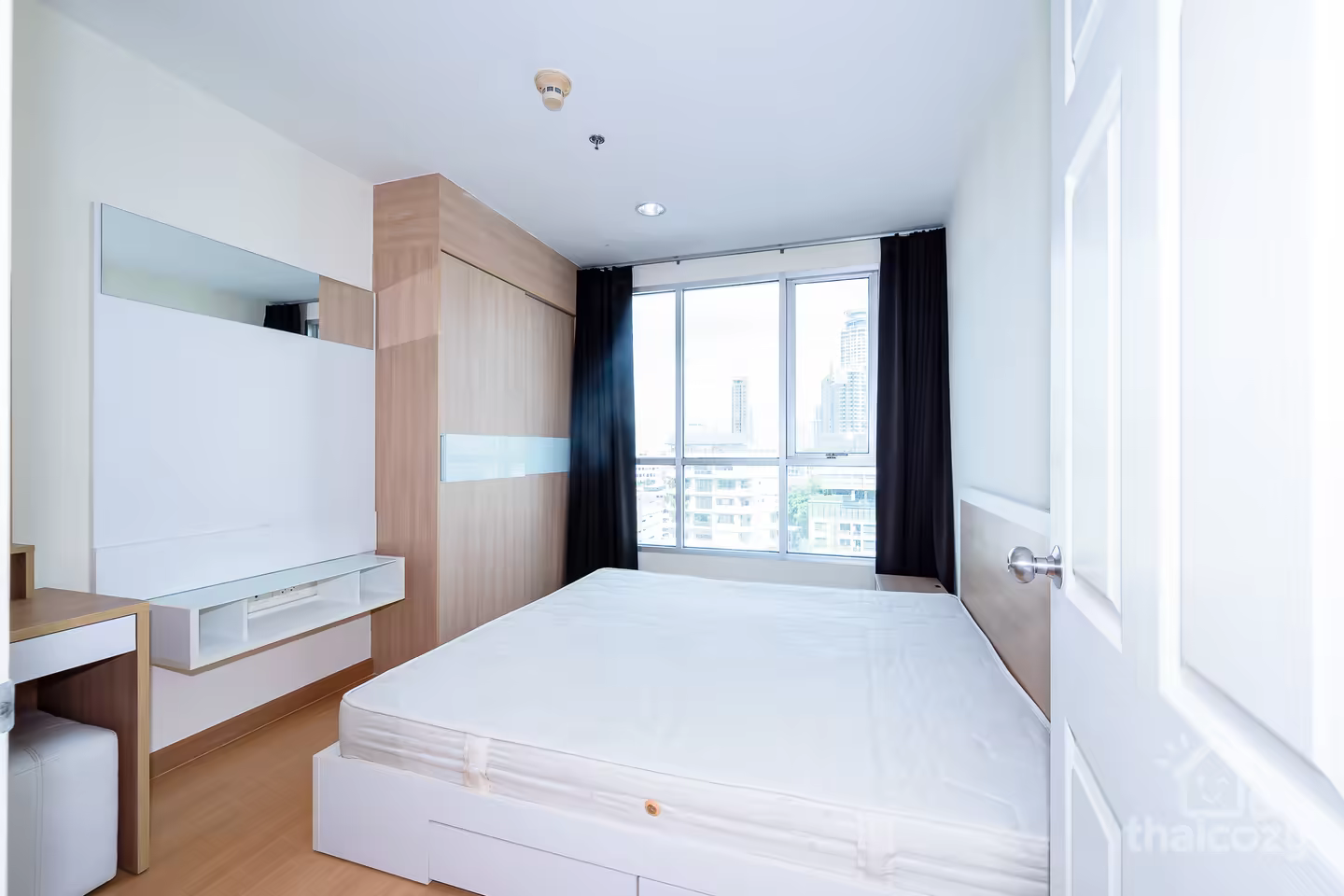 Condo 250 m to BTS Phra Khanong photo 2