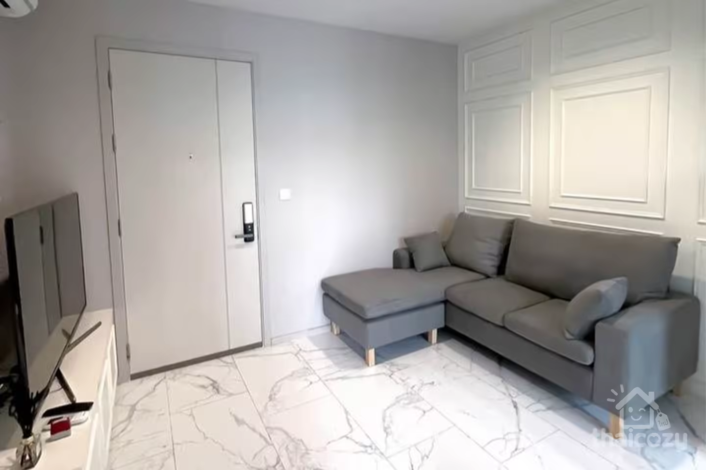One bedroom, Only 600 metres away from BTS Phrakanong station photo 1