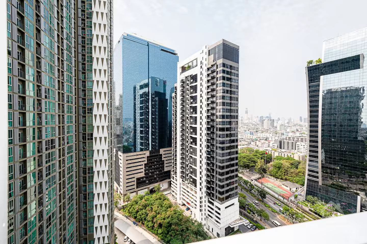 Noble Revolve Ratchada, the 2 bedroom for sale and close to MRT Station photo 2