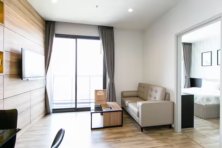 The line Jatujak Mochit 1 bedroom near BTS Mochit enormous garden near condo