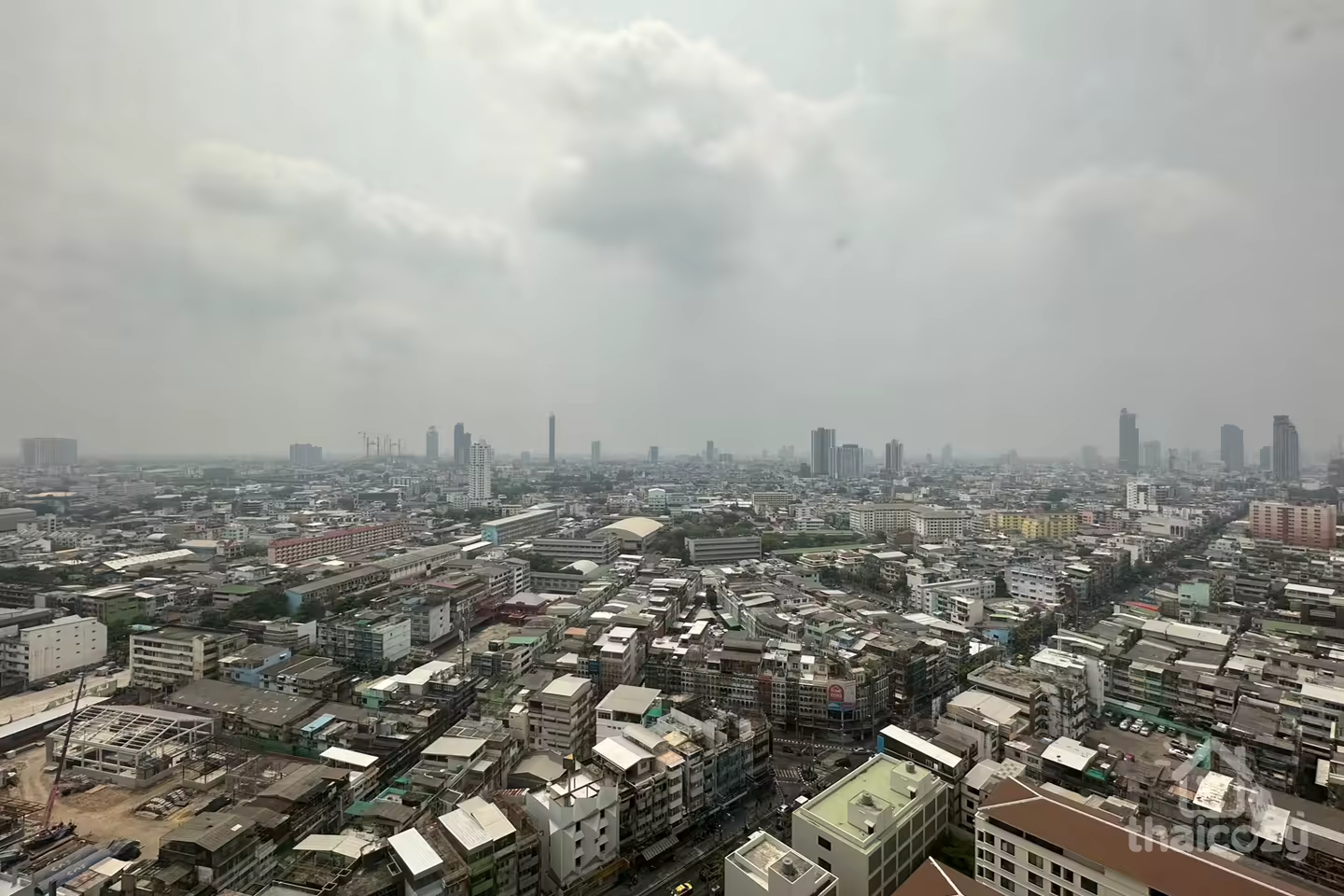 Modern style condo near BTS Surasak and Chong Nonsi. photo 2