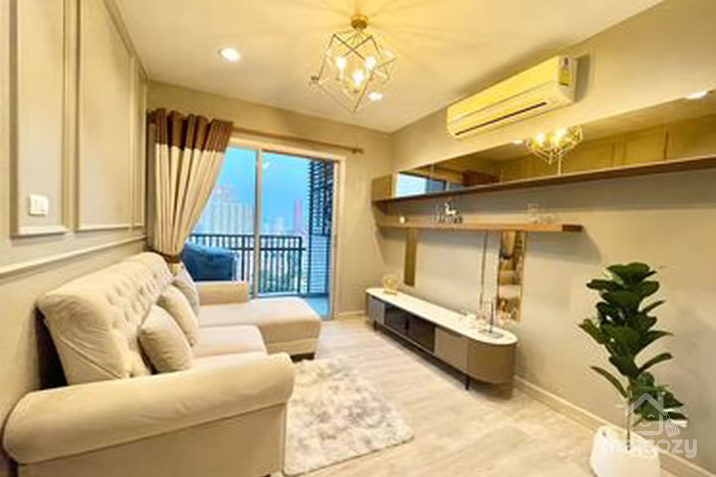 INTRO Phaholyothin-Pradipat, Condo near BTS Saphan Kwai photo 1