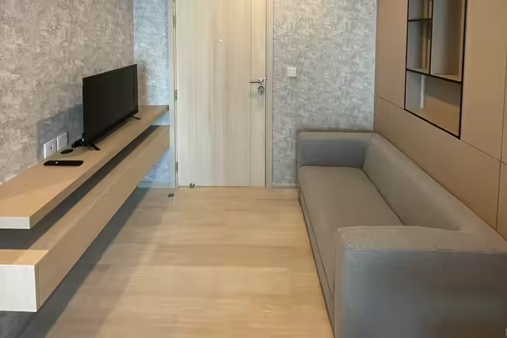 Great Condominium in the Heart of Wireless Road.
