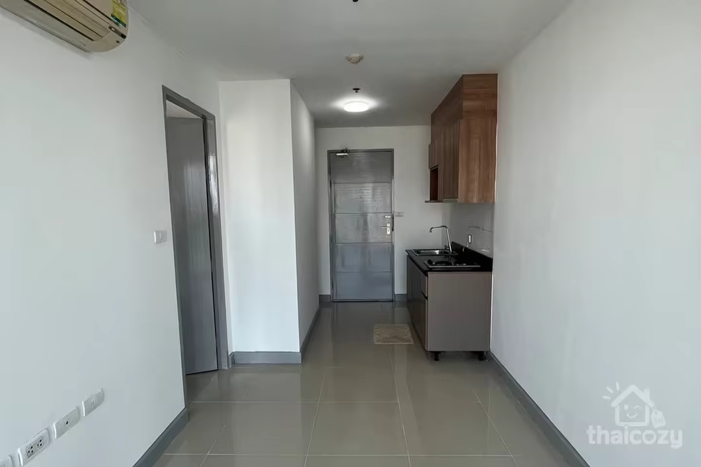 Great condominium near MRT Phahonyothin station and Central Ladprao photo 1