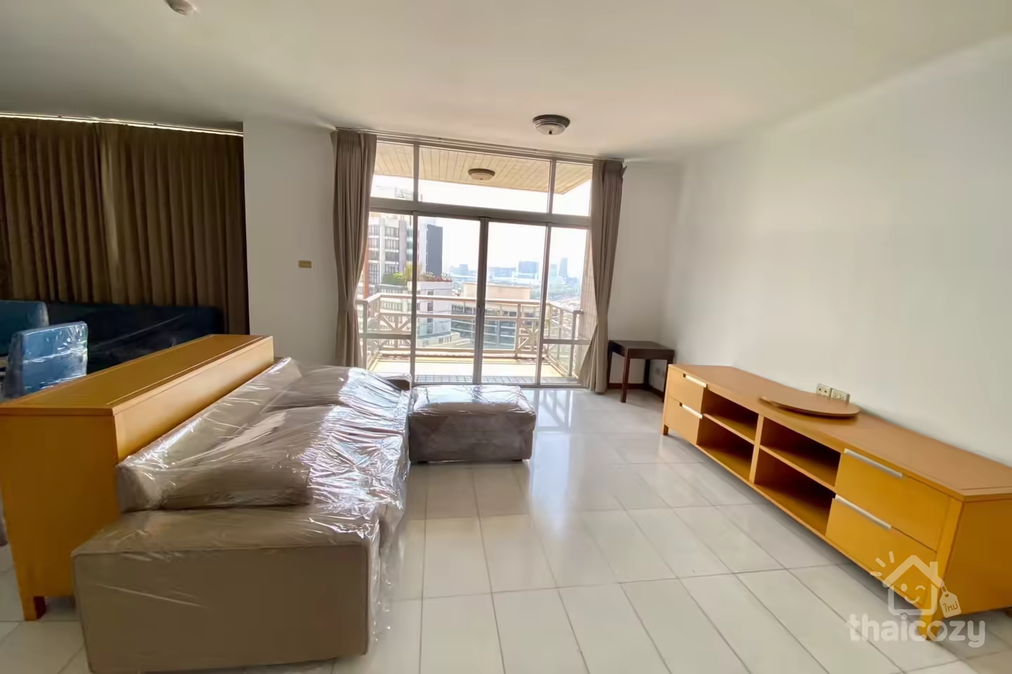 A great condominium in the heart of Wireless road. photo 1