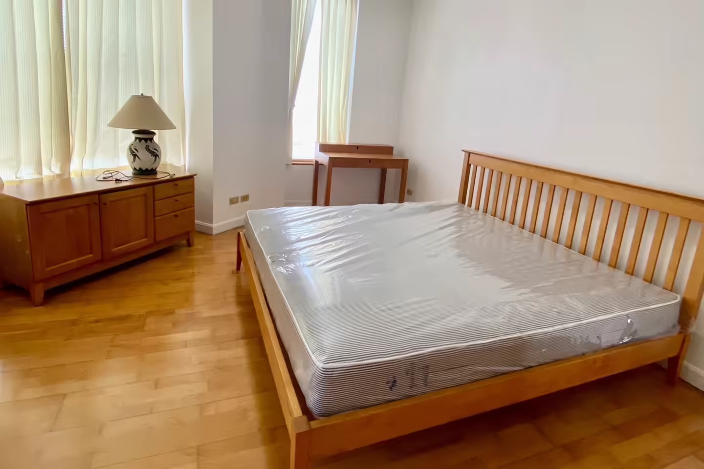 A great condominium in the heart of Wireless road. photo 2