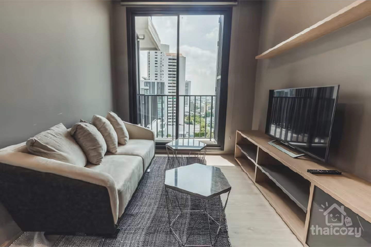 M Thonglor 10 is a modern high-rise condominium has 22 storey photo 2