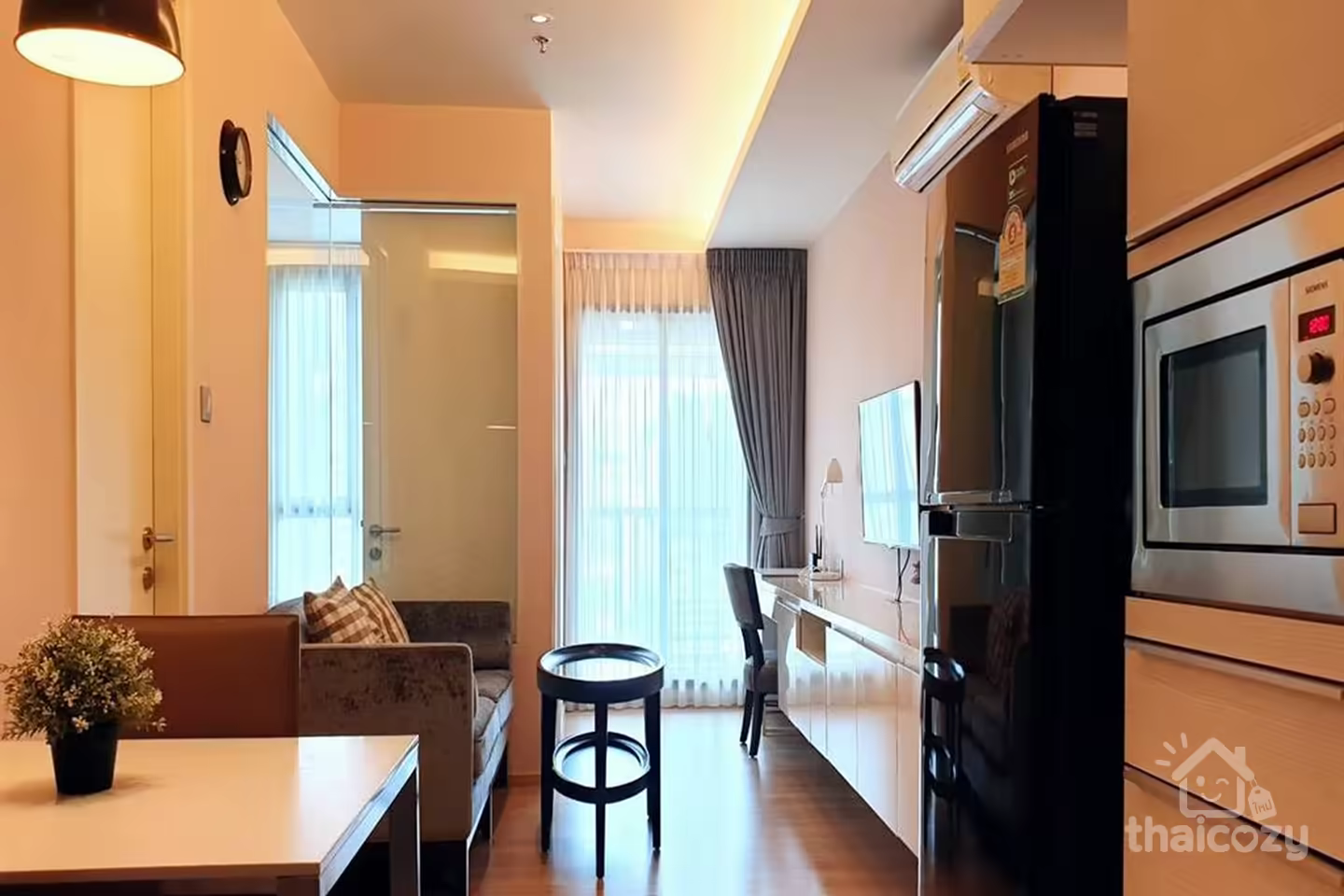 Full facility condo, no block view photo 1