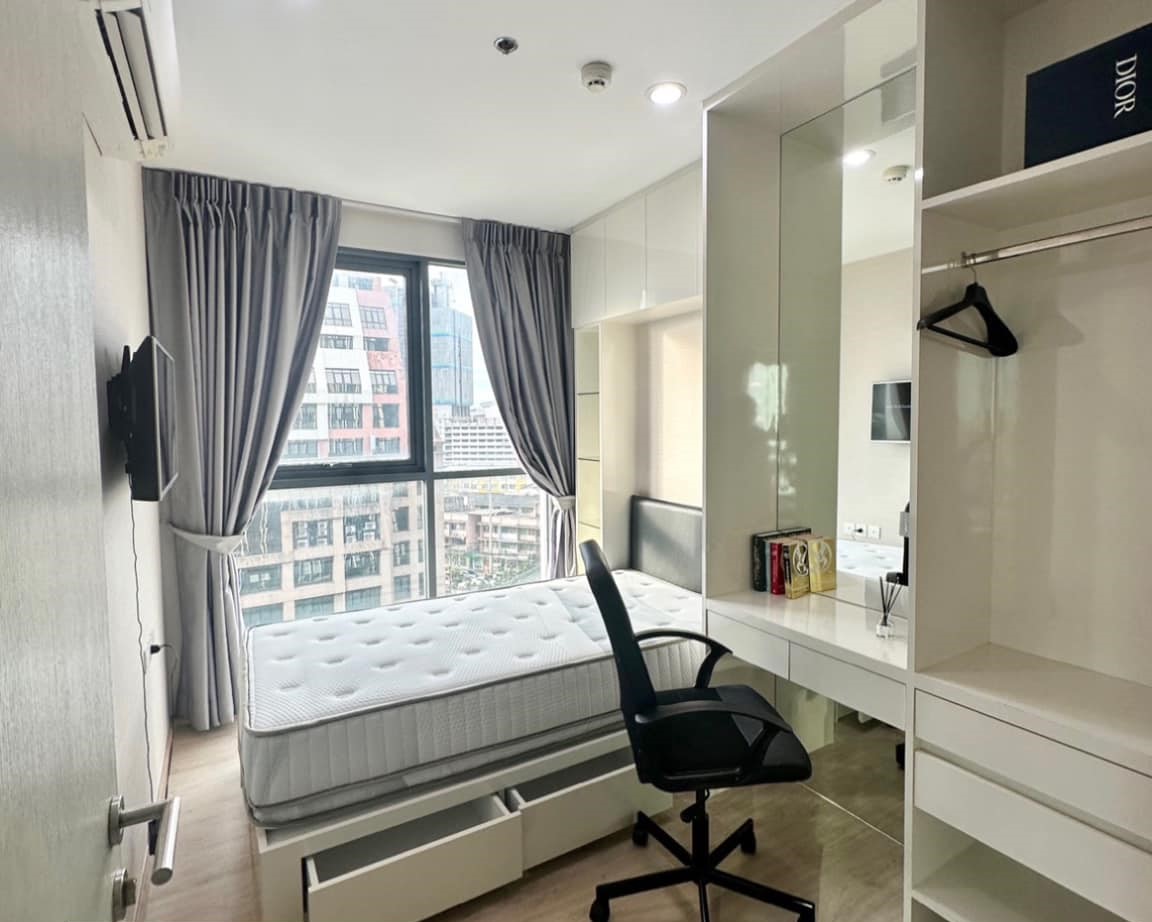 Condo near MRT Samyan and Chula photo 2