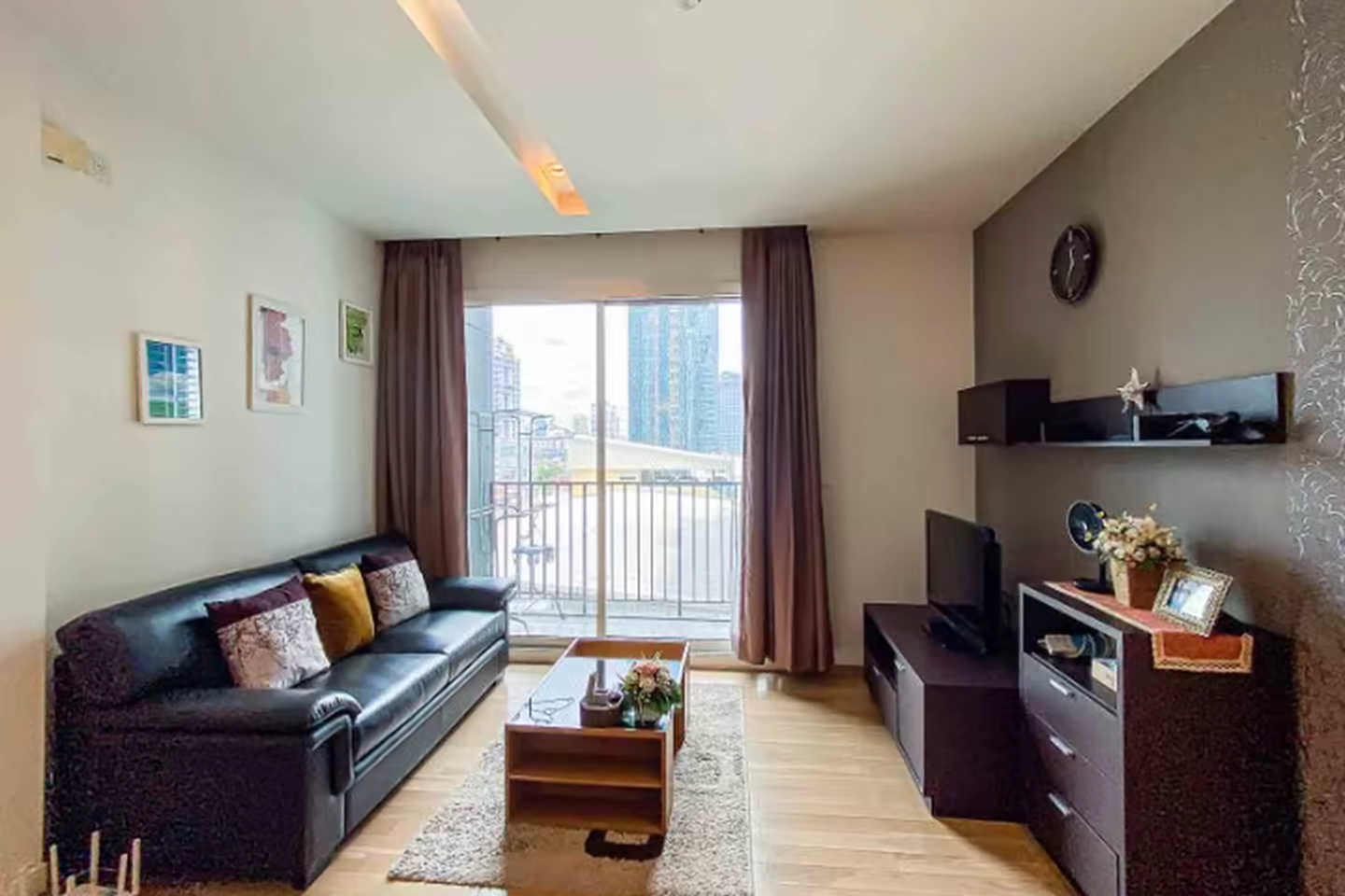 Condo for rent,This beautifully decorated unit provides tastefully furnished with  appliances. photo 1