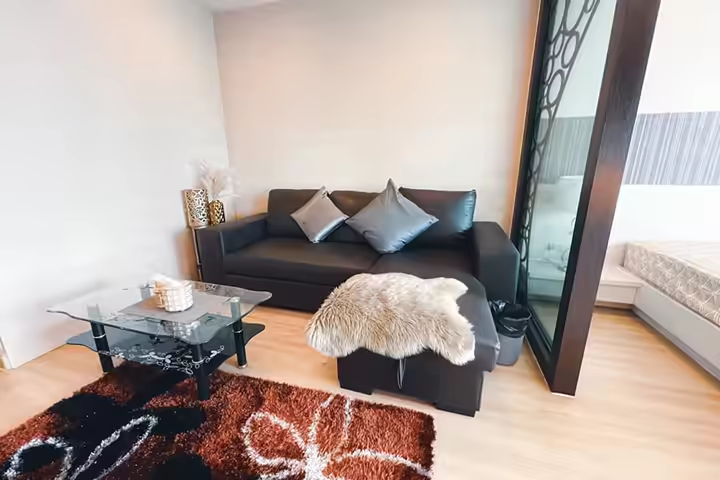 Luxury condo near BTS Phra Kanong, shops
