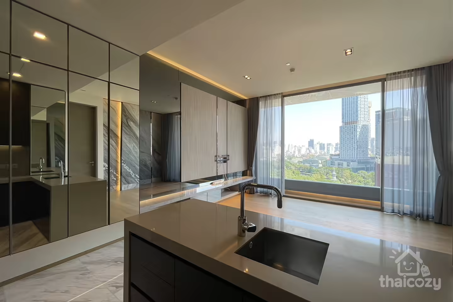 Great condominium near MRT, BTS in Silom area. photo 1