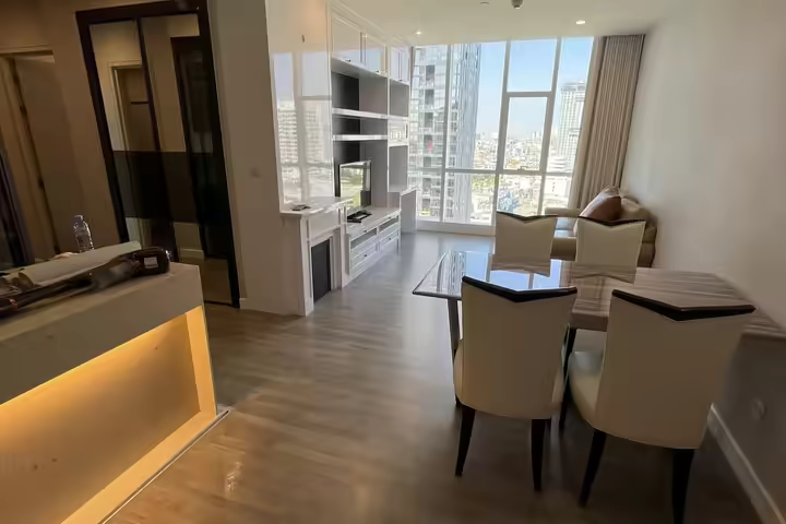Condo near BTS Surasak, nice pool on top
