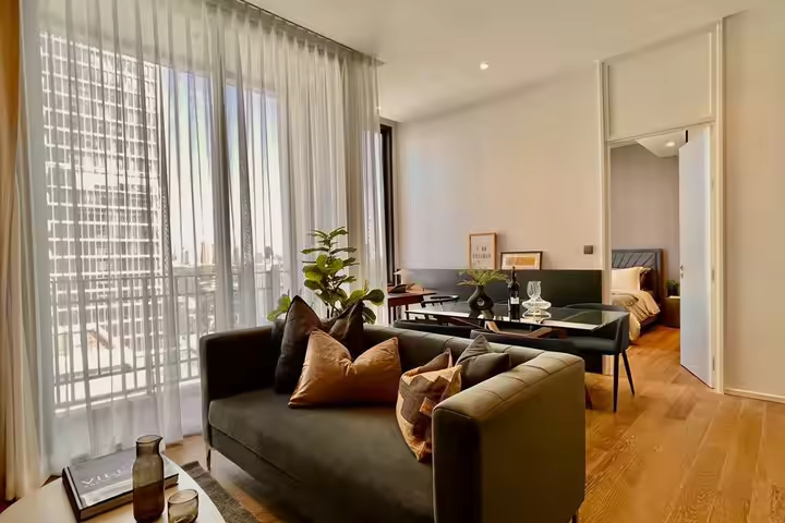 Muniq Langsuan, The luxury condo ,Located on Sarasin Road