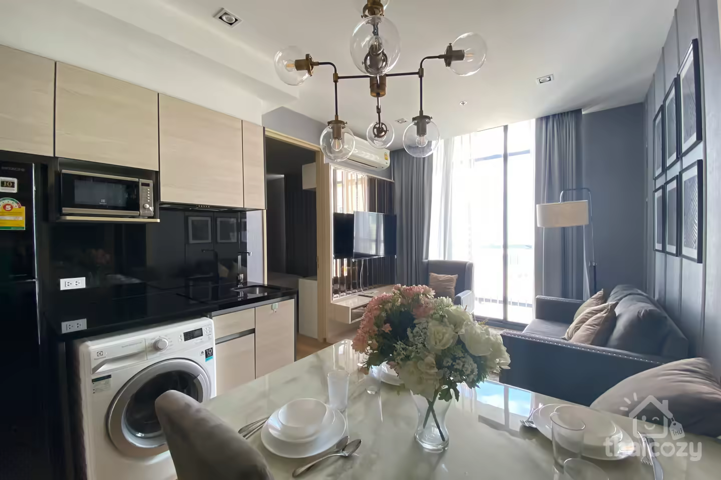 Park 24 is set right on Sukhumvit Road near  BTS Phrom Phong Station just 600 metres photo 2