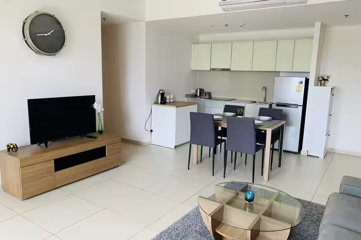 Condo 200m to BTS good neighborhood