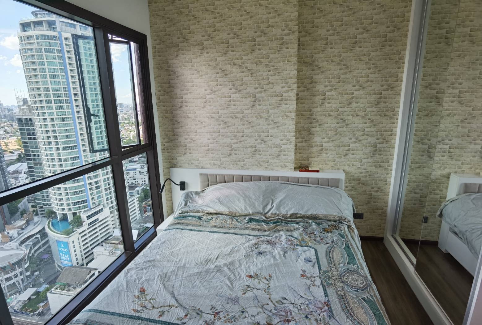 Condo near BTS PhraKhanong full function photo 1
