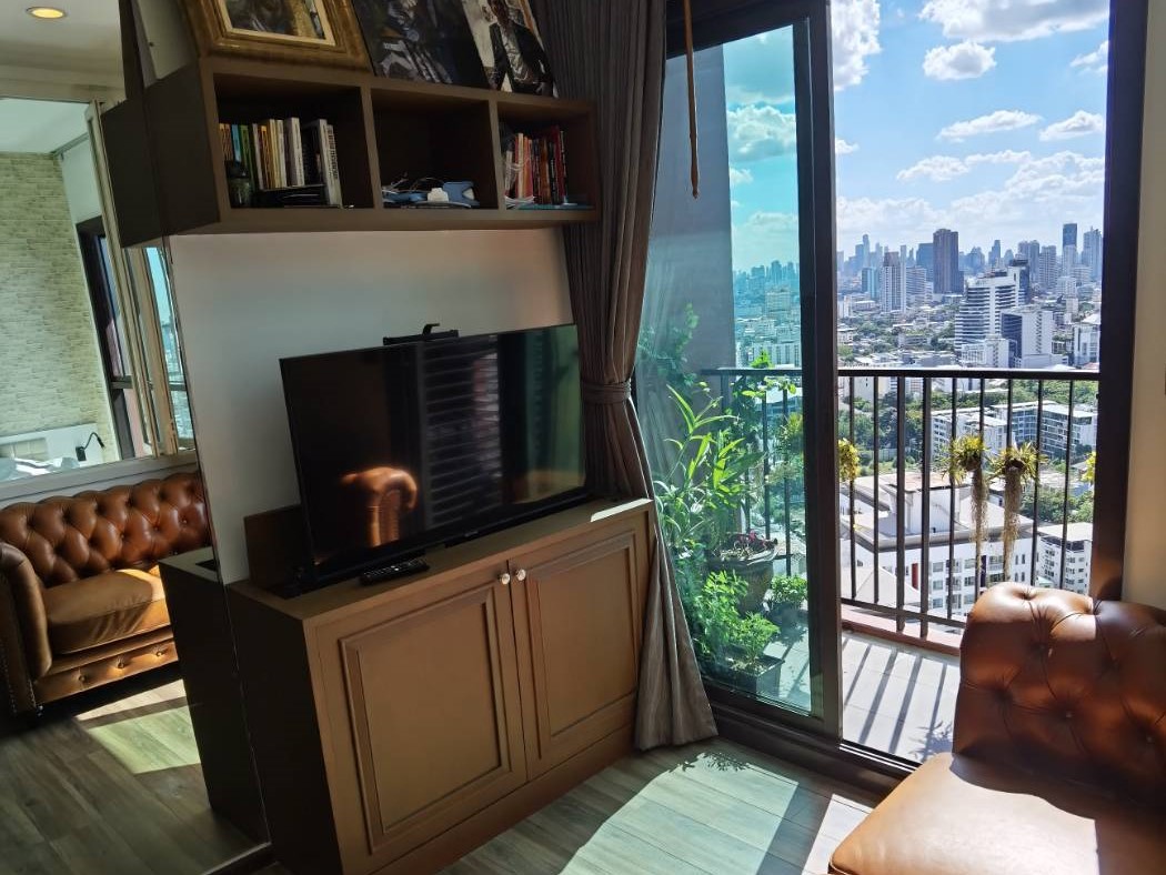 Condo near BTS PhraKhanong full function photo 2