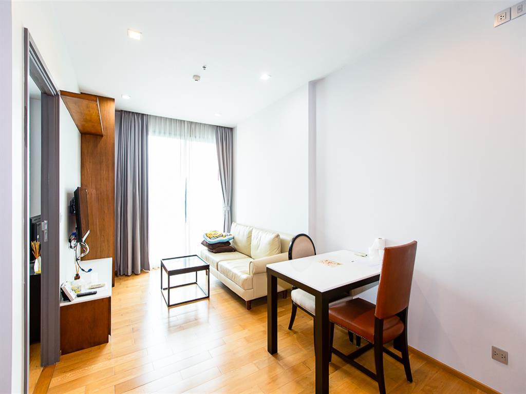 Grand condo to BTS Thonglor only 3 min photo 1