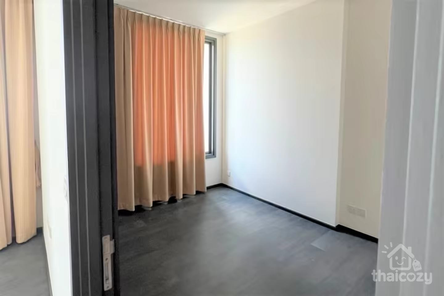 Easy access condo 5 minutes to BTS/MRT photo 2