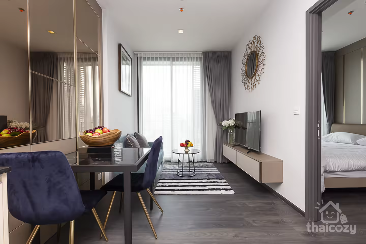 Easy access condo 5 minutes to BTS/MRT photo 1