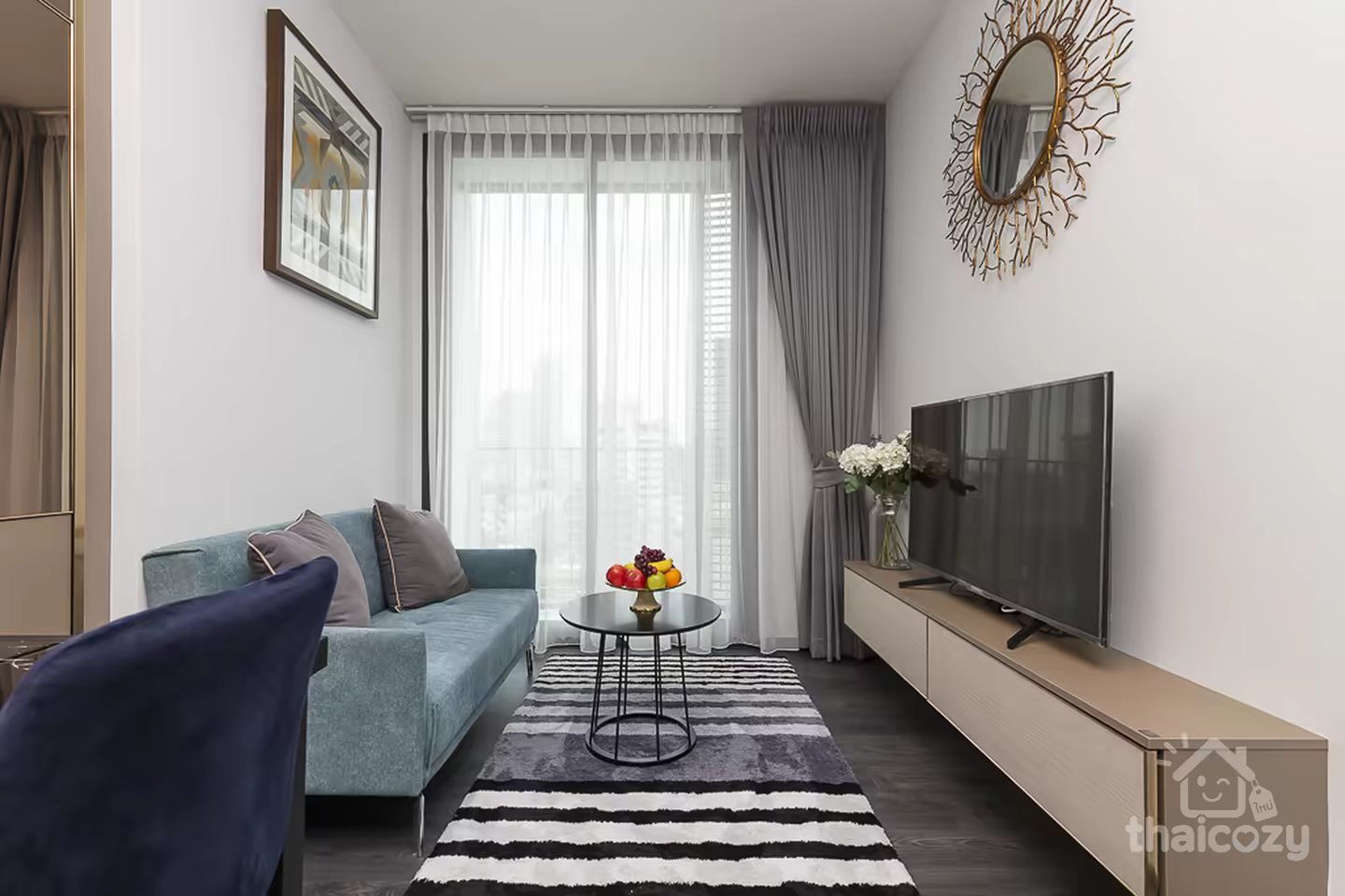 Easy access condo 5 minutes to BTS/MRT photo 2