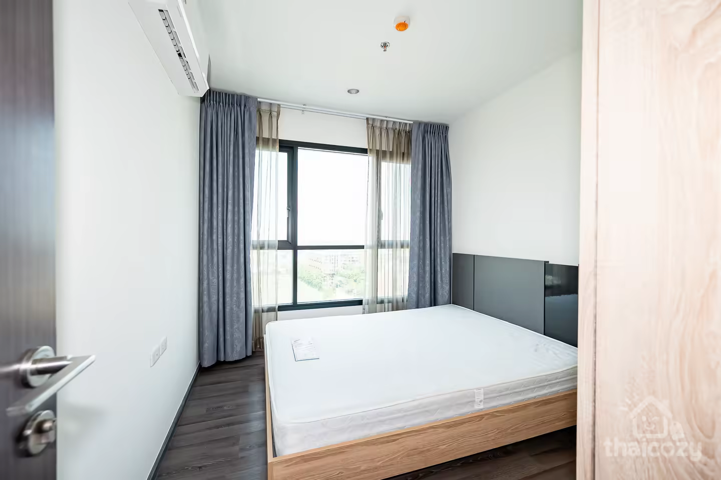 THE BASE Park East only a short walk to Bangkok Prep International School and habito mall. photo 2