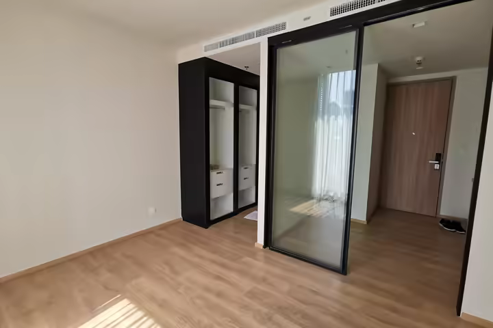 Condo near BTS Phrom Phong, restaurants