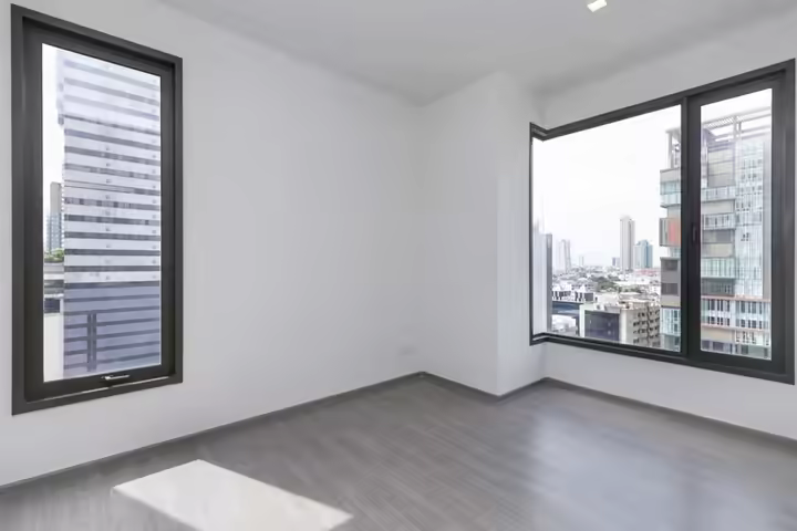 Condo city view near Wongweanyai BTS