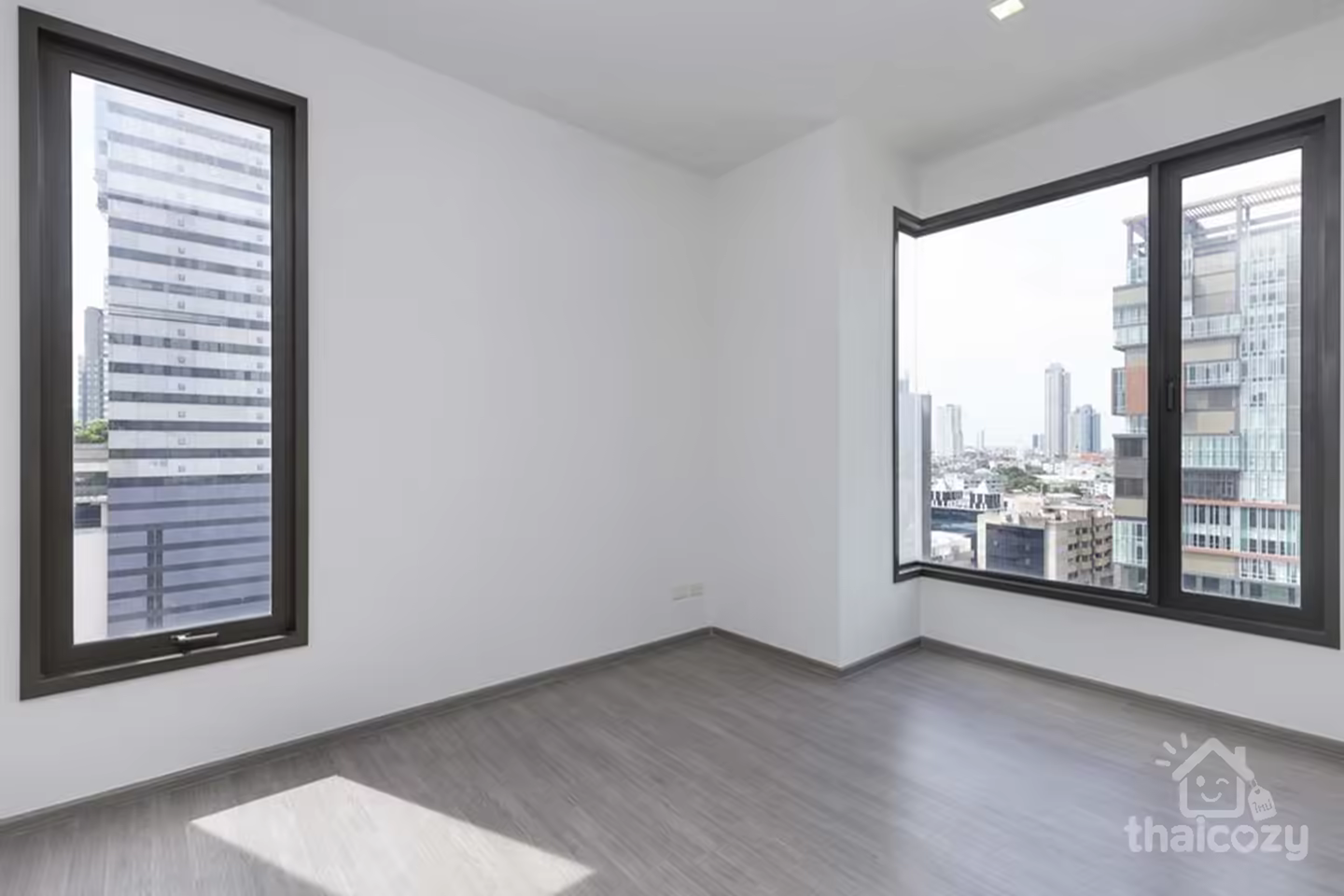 Condo city view near Wongweanyai BTS photo 1