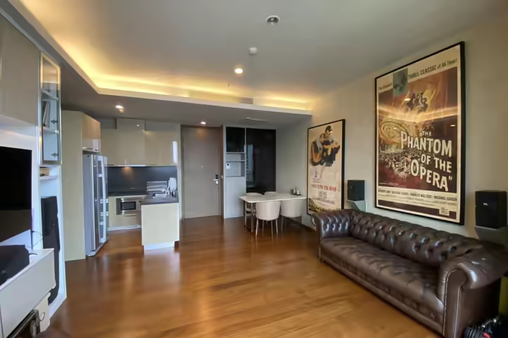 Luxury condominium is located in the superb location of Thonglor area.