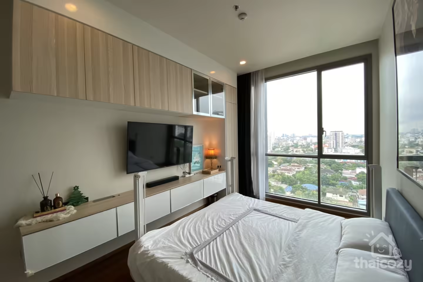 Luxury condominium is located in the superb location of Thonglor area. photo 2