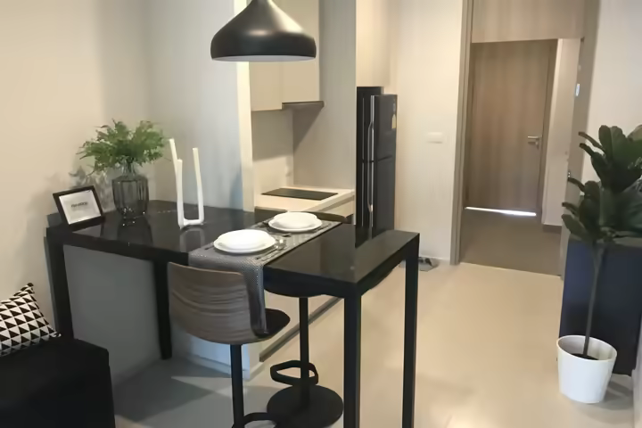 Ultra luxury condominium, 1 step to BTS Ploen Chit Station