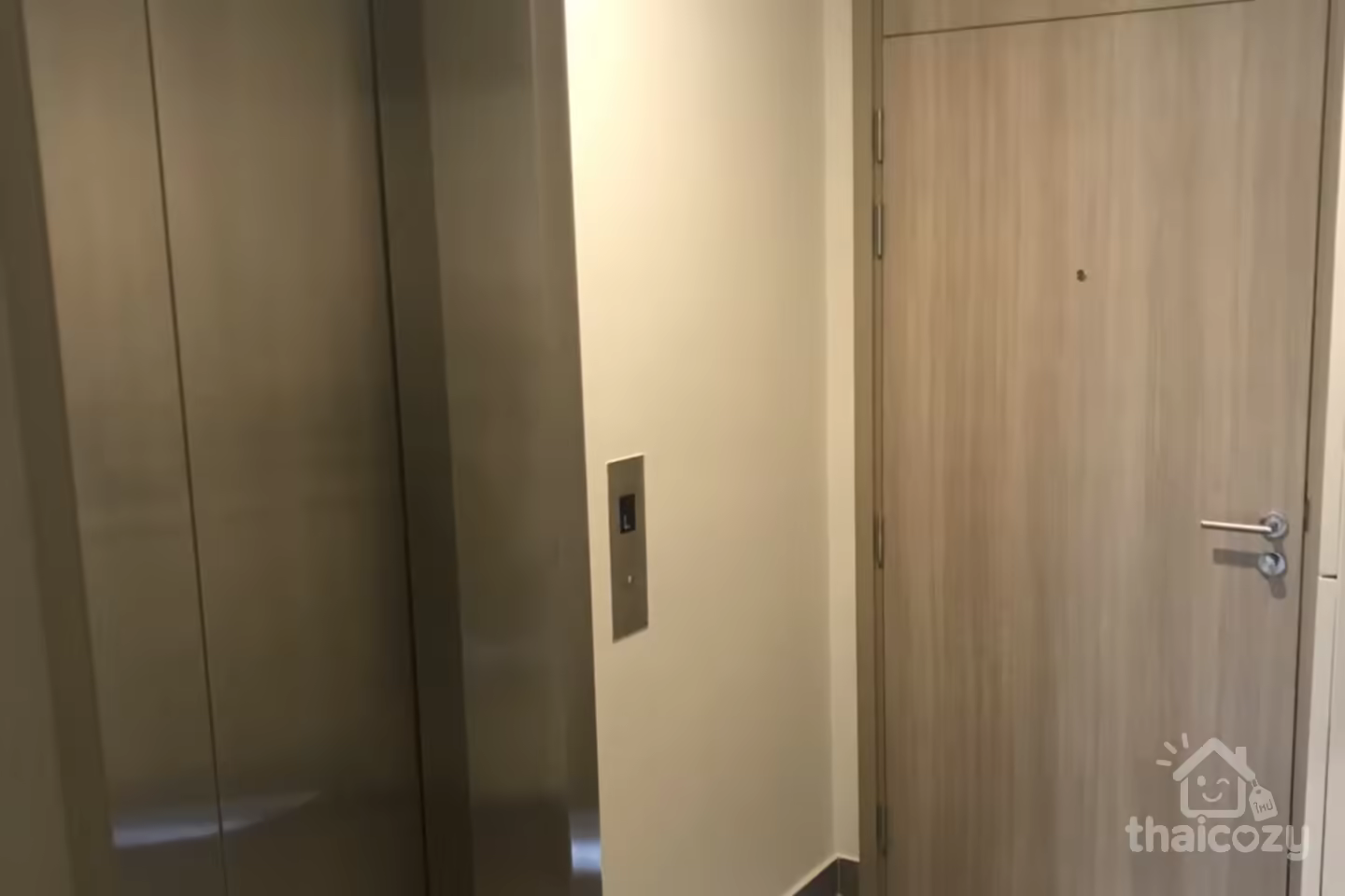 Ultra luxury condominium, 1 step to BTS Ploen Chit Station photo 2