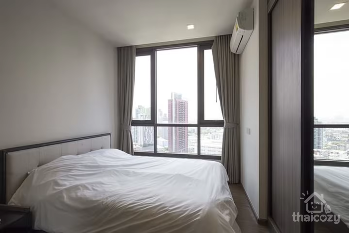 Condo with musical pool + rooftop garden photo 2