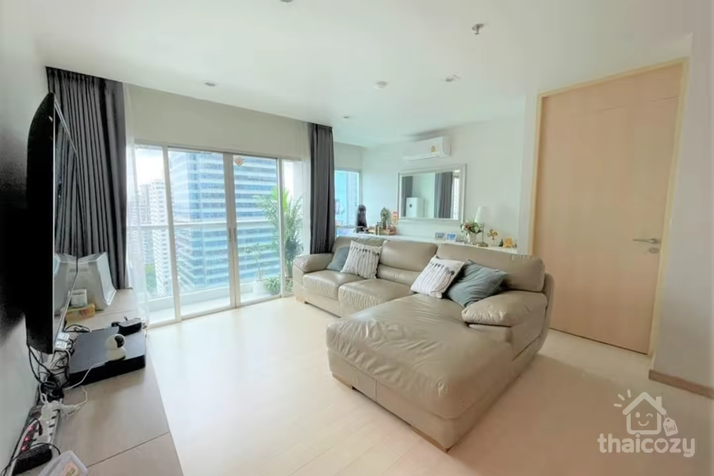 Luxury condominium at Silom Suite. photo 1