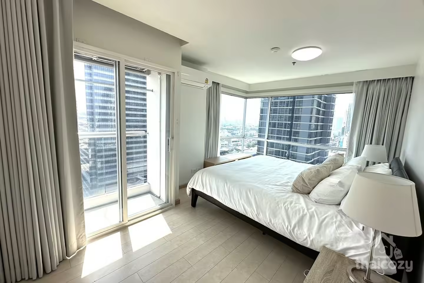 Luxury condominium at Silom Suite. photo 2