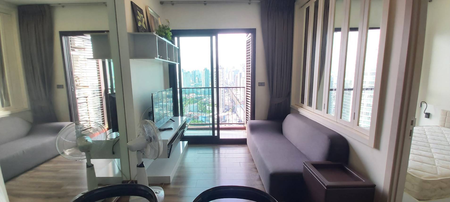 WYNE by Sansiri Condo near BTS PhraKhanong full function photo 1