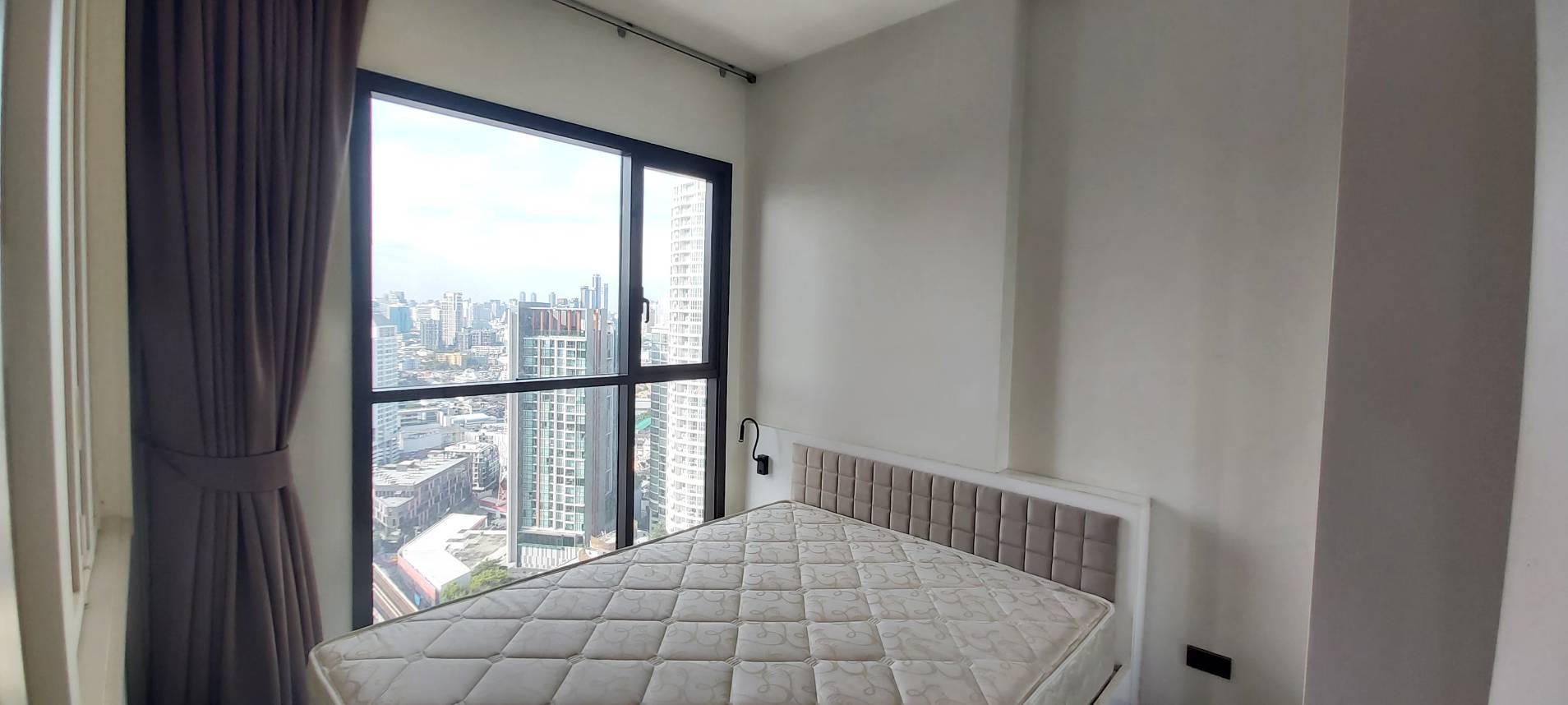 WYNE by Sansiri Condo near BTS PhraKhanong full function photo 2