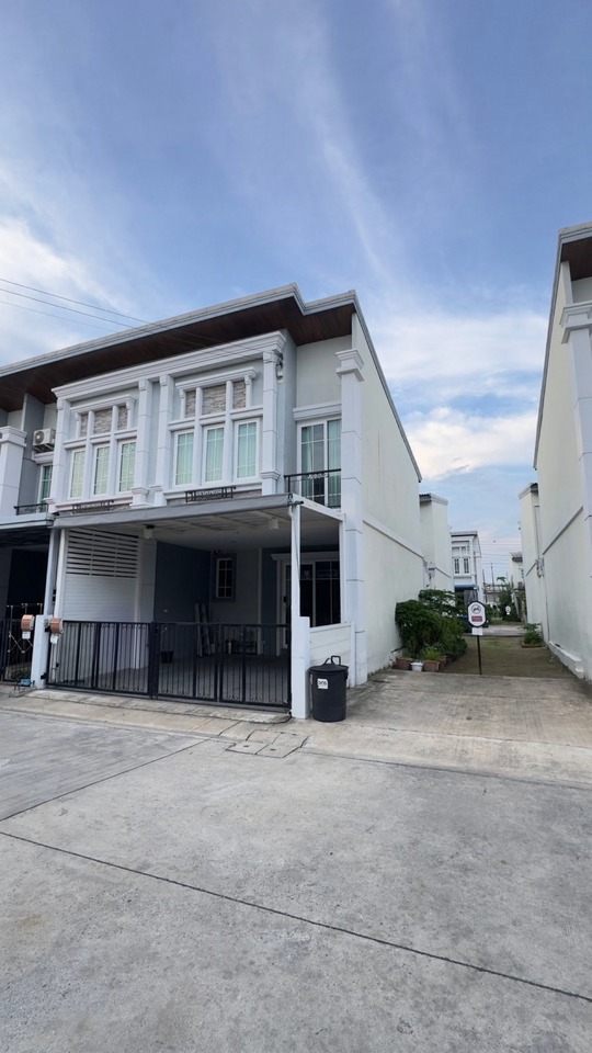 ทาวน์โฮมมุม 117 ตรม. 4 ห้องนอน สุขุมวิท