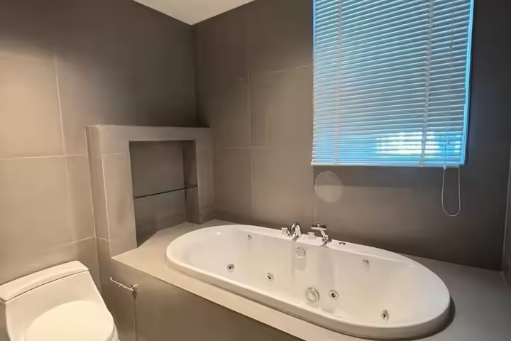 ให้เช่า Athenee Residence 2 ห้องนอน 133 ตร.ม.