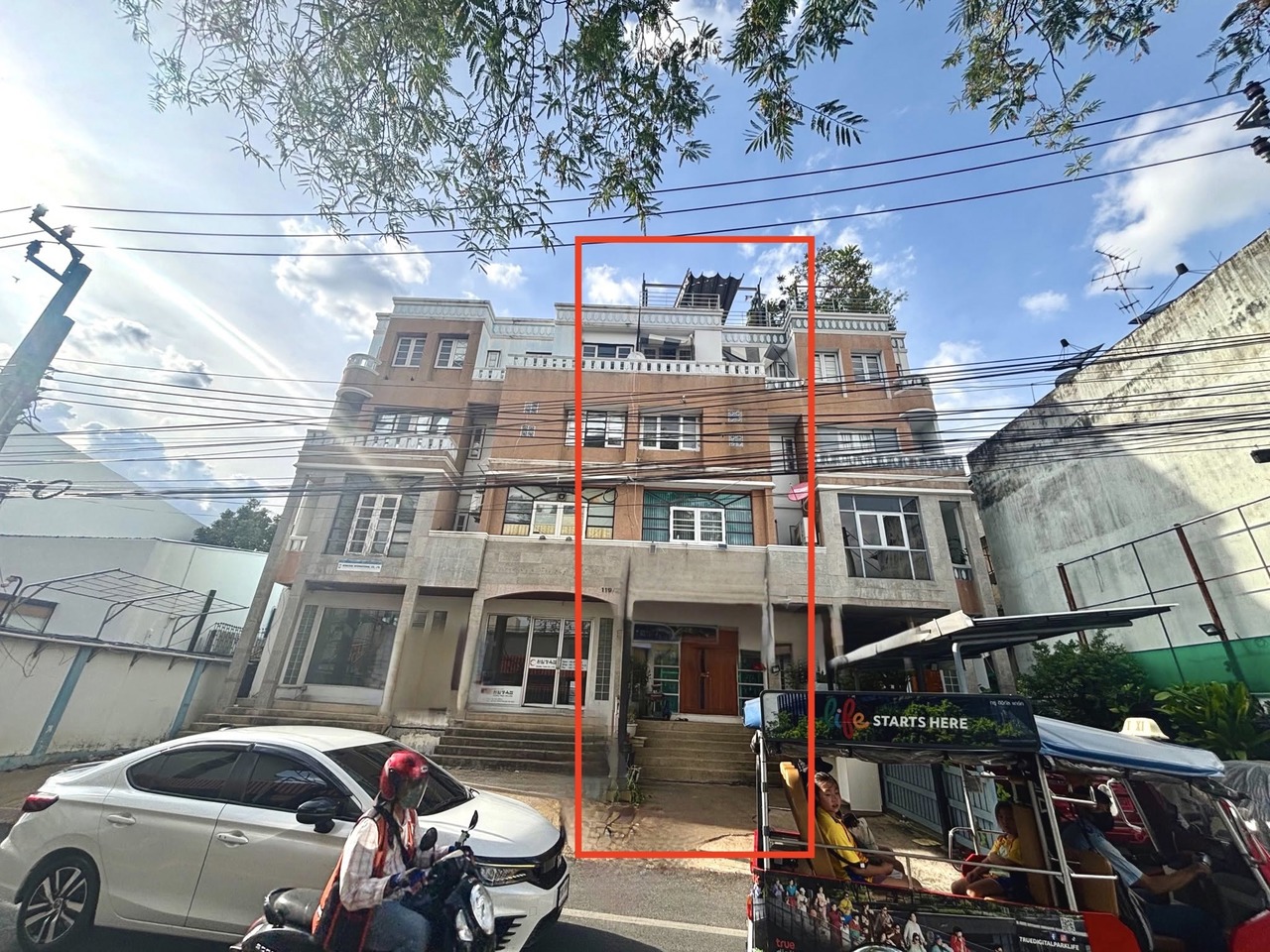 ทาวน์โฮม 4 ชั้นให้เช่า เอกมัย