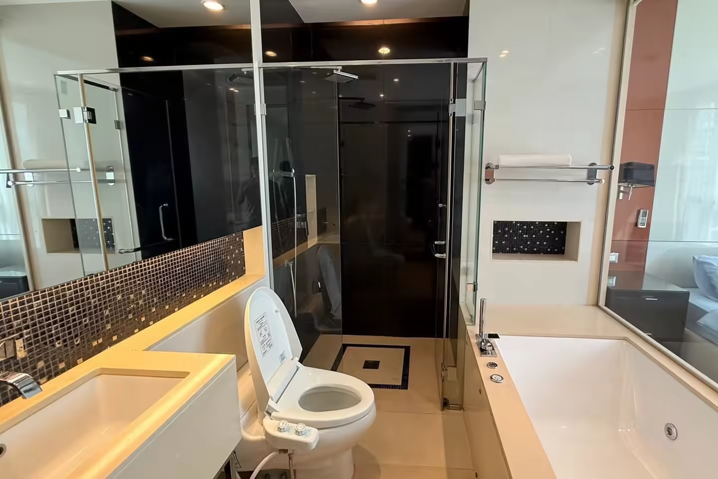 The Address Sukhumvit 28 两卧公寓 10楼 出售 photo 1
