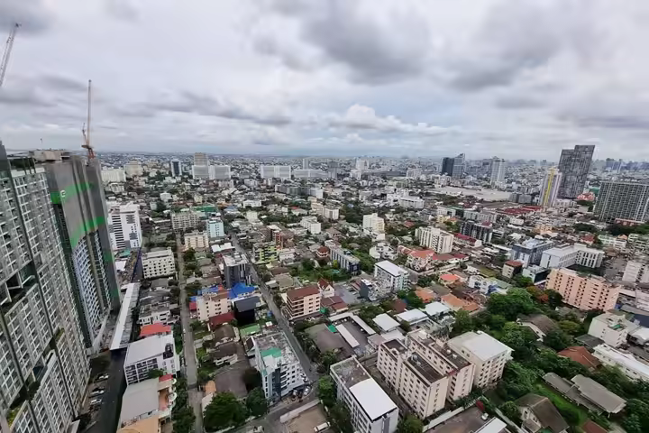 High-Floor 38th-Unit Opposite Central Ladprao
