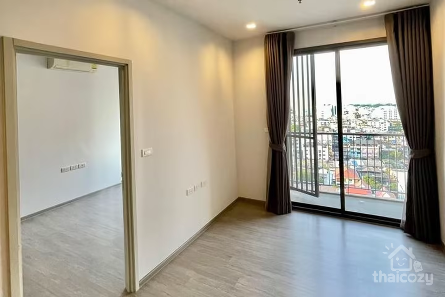 Great Condo near BTS Wongwain Yai photo 2